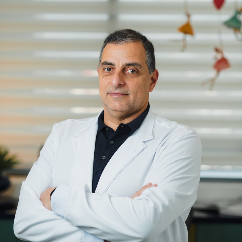 Dr. Marcelo Awada