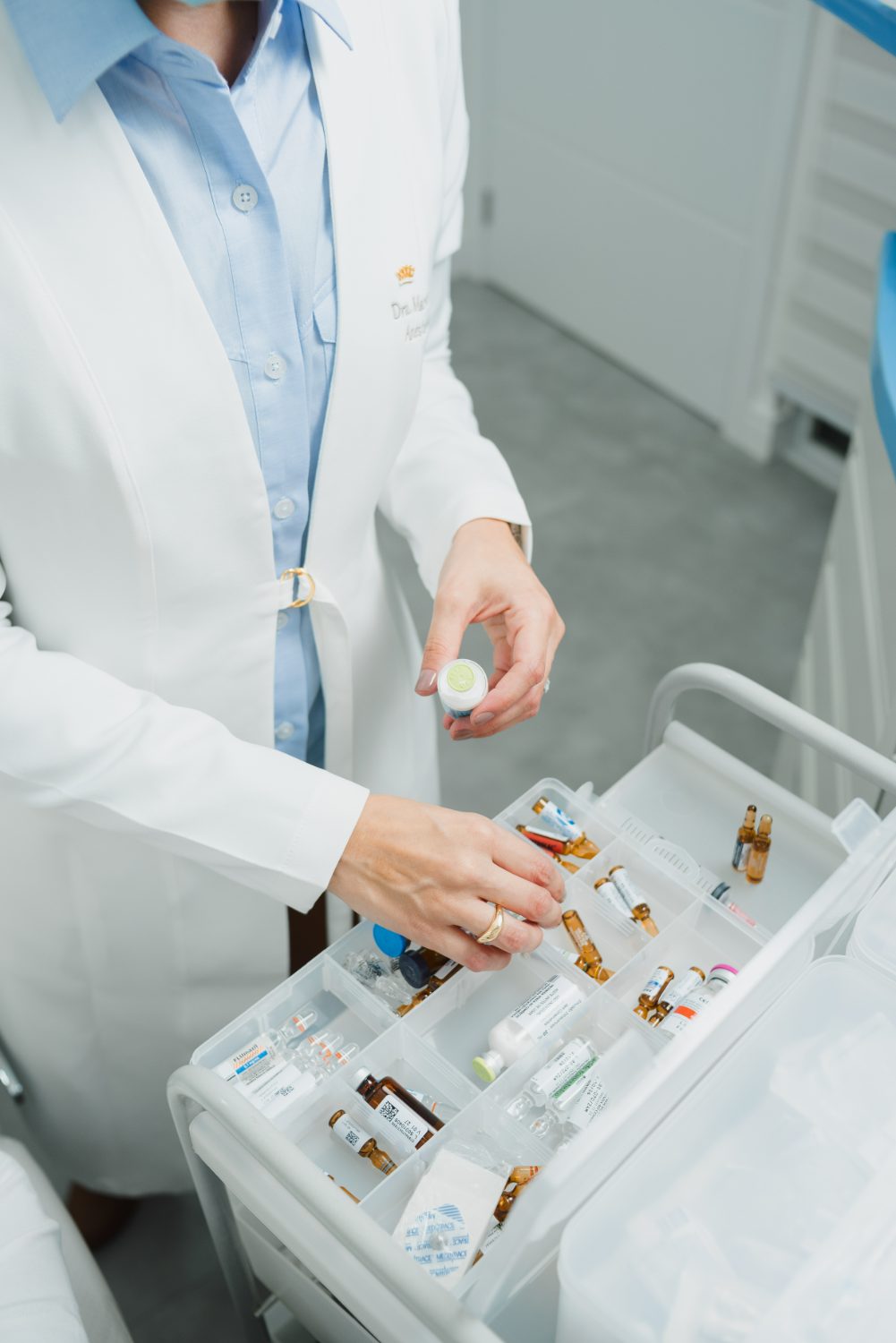 Preparo de medicação anestésica pela equipe da M2A
